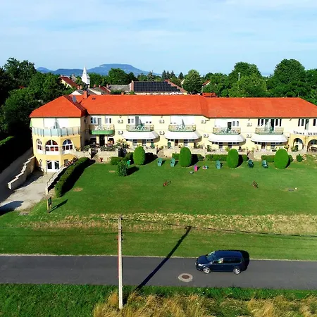 Bed & Breakfast Karat Panzio Balatongyorok