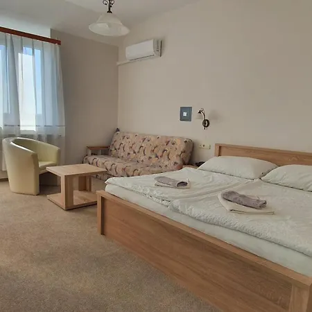 Karát Panzió Alojamento de Acomodação e Pequeno-almoço 3*