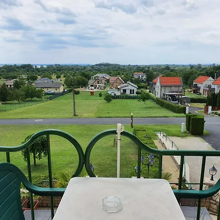 Karat Panzio Bed & Breakfast