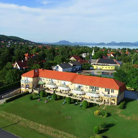 Karát Panzió Alojamento de Acomodação e Pequeno-almoço Balatongyörök